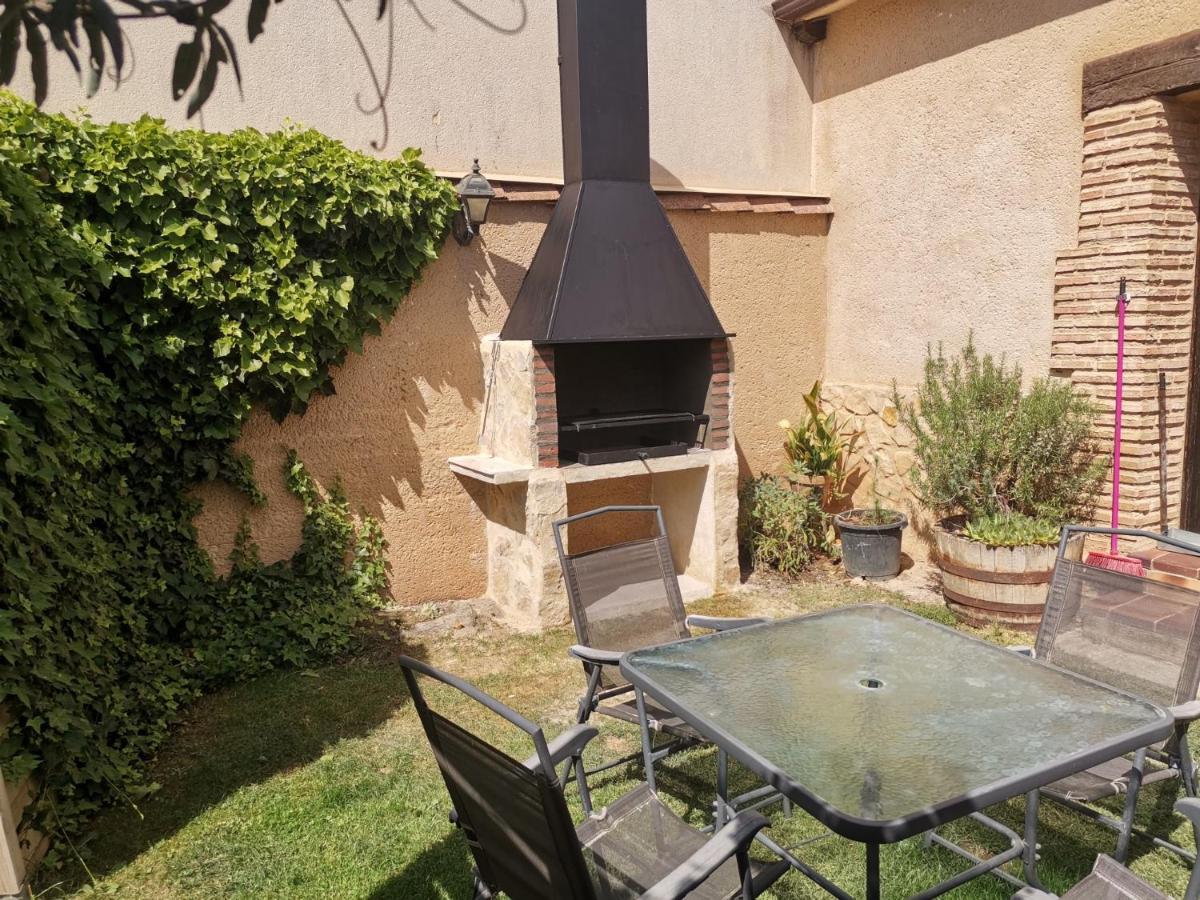 Casa Rural La Casa De Los Pollos Turrubuelo 外观 照片