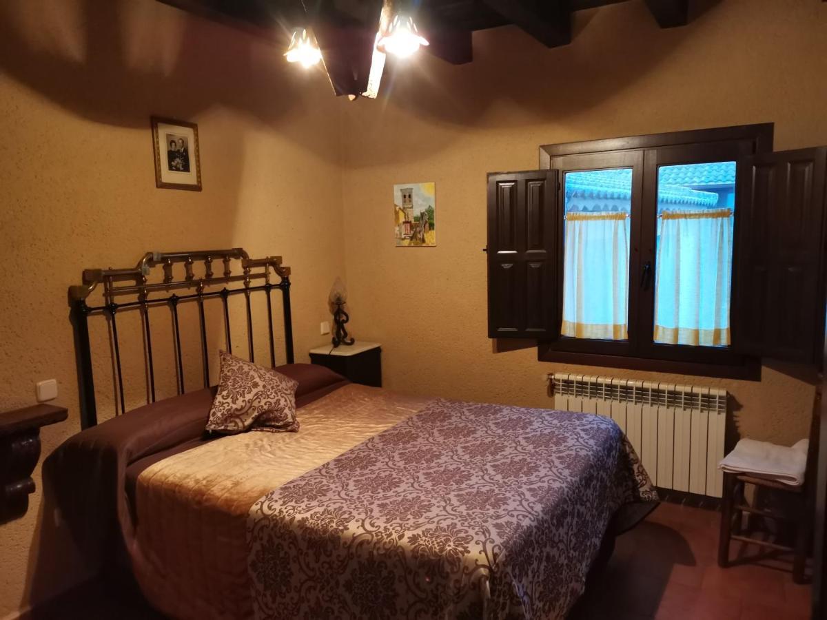 Casa Rural La Casa De Los Pollos Turrubuelo 外观 照片